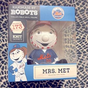 New York Mets SGA 2023 Handmade by Robots Knit Series Mrs Met Citi Field 5/6